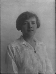 Picture carried in Dad's Paybook of Ida Kuhn.